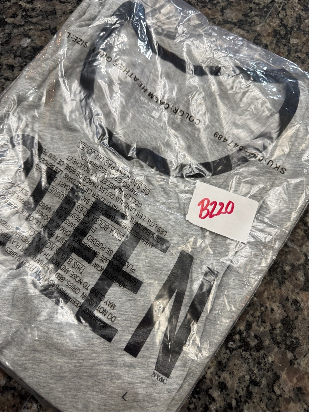 New York & Company Gray Tee with Black Trim and QUEEN Graphic NWT L - Picture 9 of 9